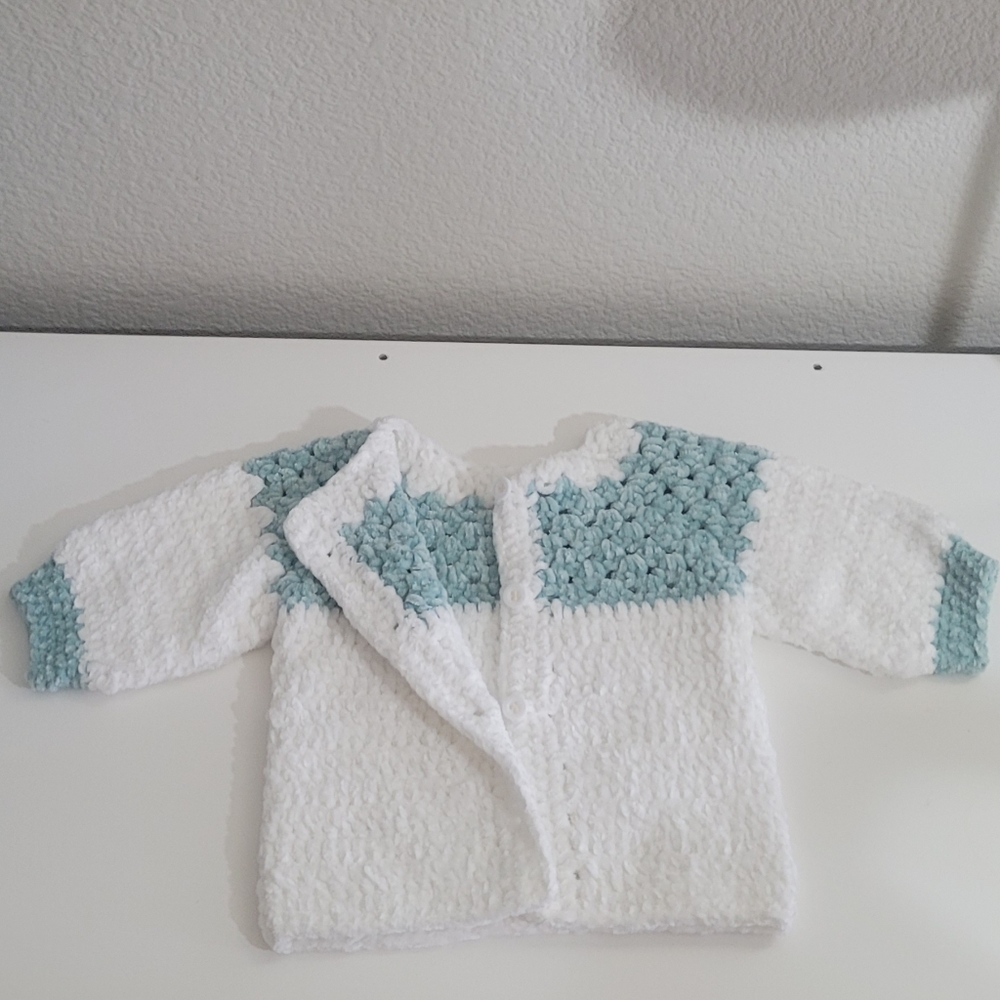 Crochet beautiful sweater and hat with Baby Velvet yarn. - Picture 7 of 7